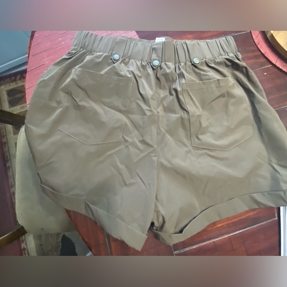 Halara women’s nylon shorts size Large brown/green color pockets utility style - Picture 3 of 6